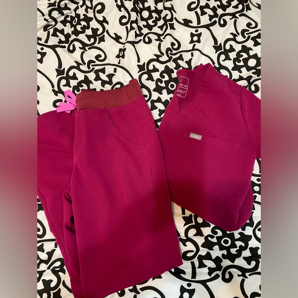 Figs Dark Magenta Scrub set XXS Petite Kade pants, XXS top